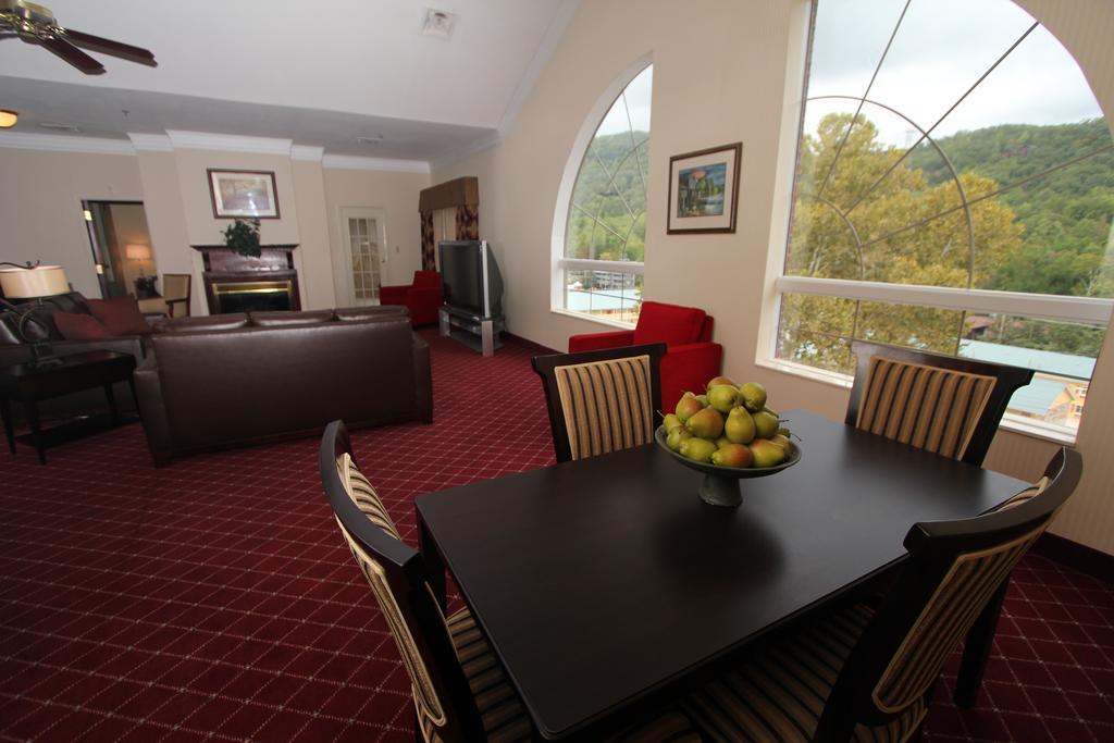 Black Bear Inn & Suites Gatlinburg Exterior photo